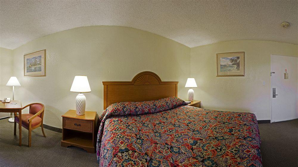 Super 8 By Wyndham Oceanside Marty'S Valley Inn Ngoại thất bức ảnh