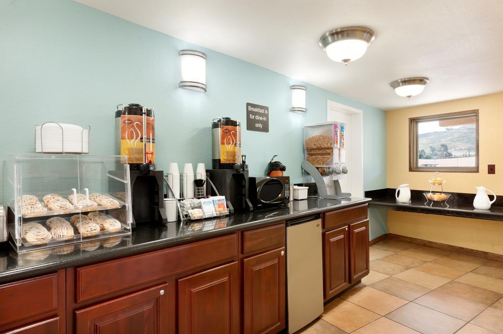 Super 8 By Wyndham Oceanside Marty'S Valley Inn Ngoại thất bức ảnh