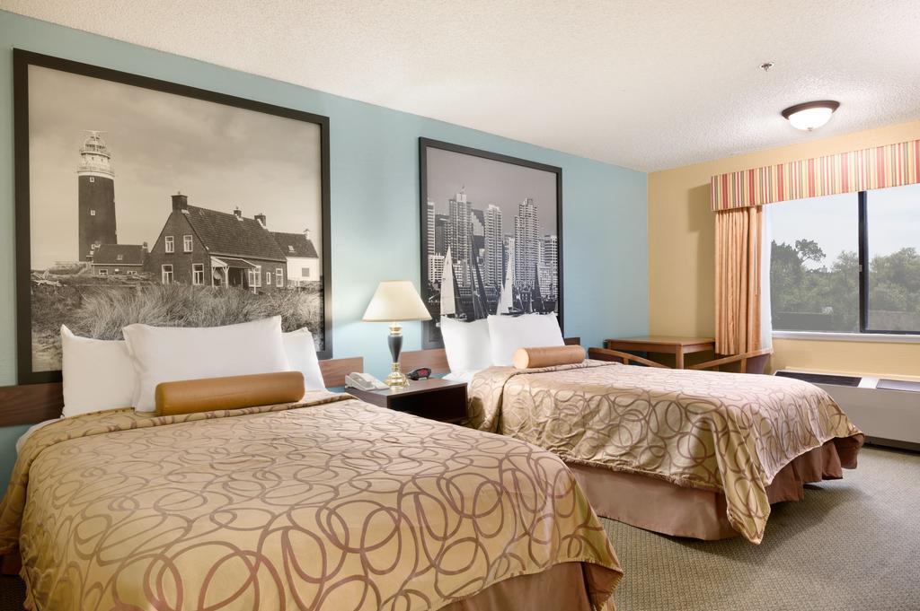 Super 8 By Wyndham Oceanside Marty'S Valley Inn Phòng bức ảnh