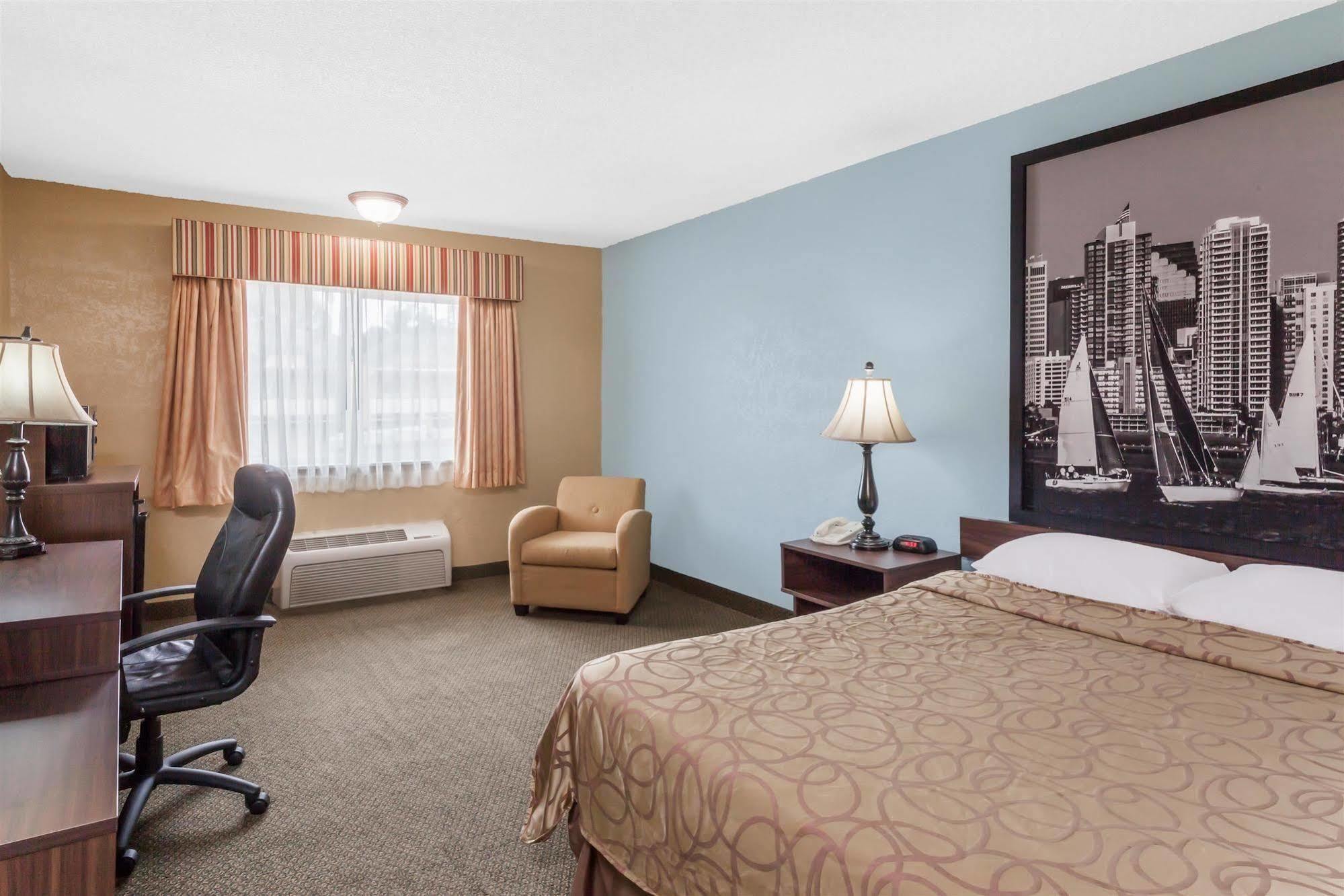 Super 8 By Wyndham Oceanside Marty'S Valley Inn Ngoại thất bức ảnh