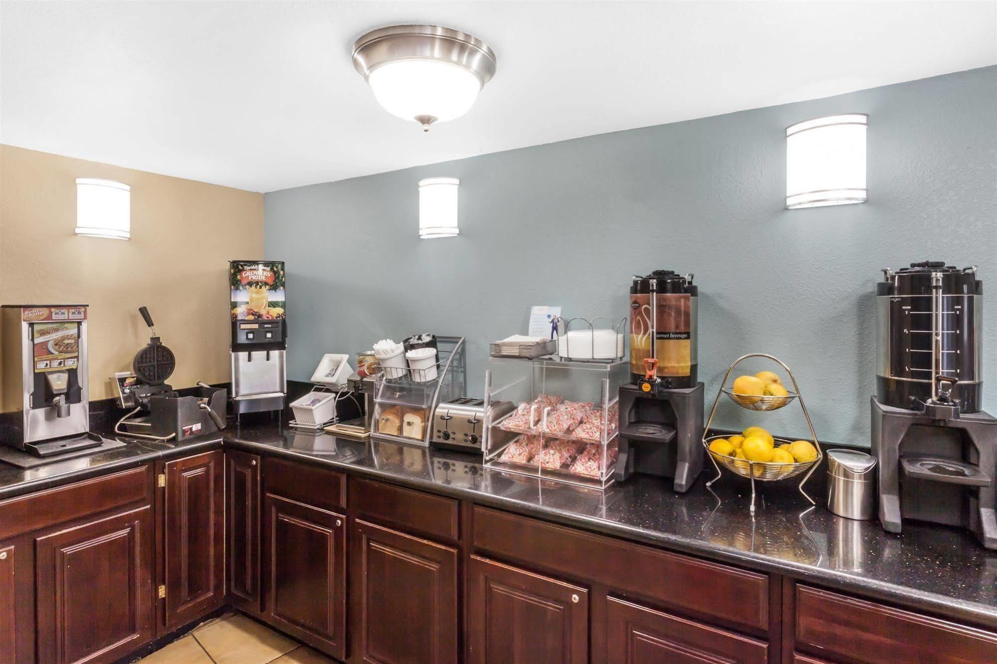 Super 8 By Wyndham Oceanside Marty'S Valley Inn Ngoại thất bức ảnh