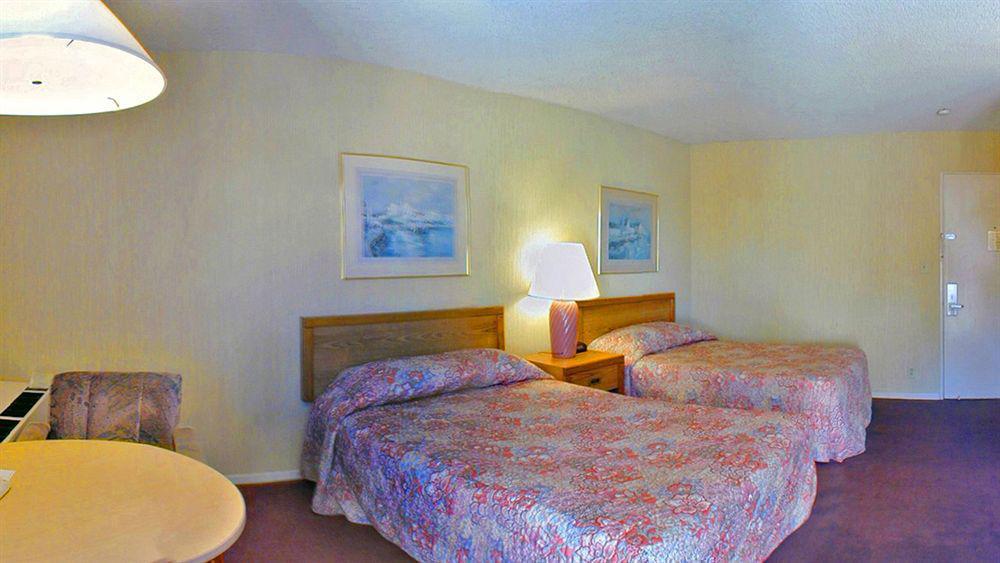 Super 8 By Wyndham Oceanside Marty'S Valley Inn Ngoại thất bức ảnh